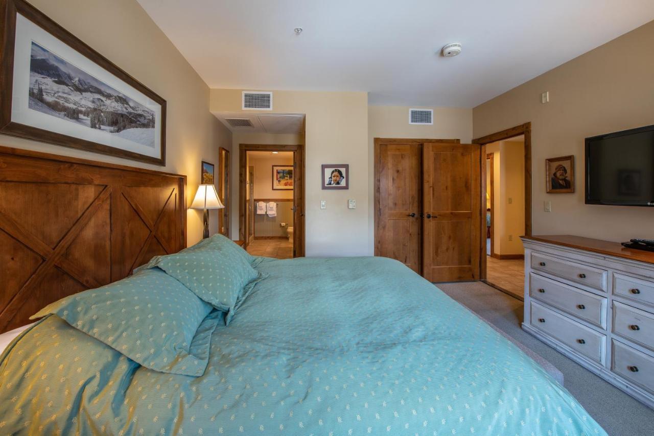 Two Bedroom Condo With Balcony Over Mountaineer Square - Just Steps From The Slopes! Condo Crested Butte Exterior photo
