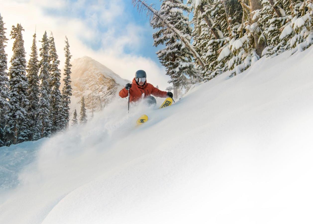 Two Bedroom Condo With Balcony Over Mountaineer Square - Just Steps From The Slopes! Condo Crested Butte Exterior photo